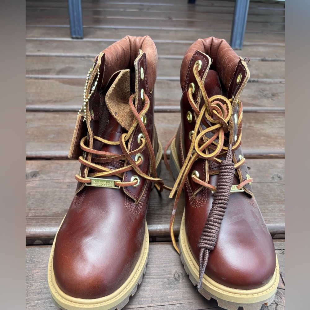 Timberland Brown Leather Women's Boots
never worn